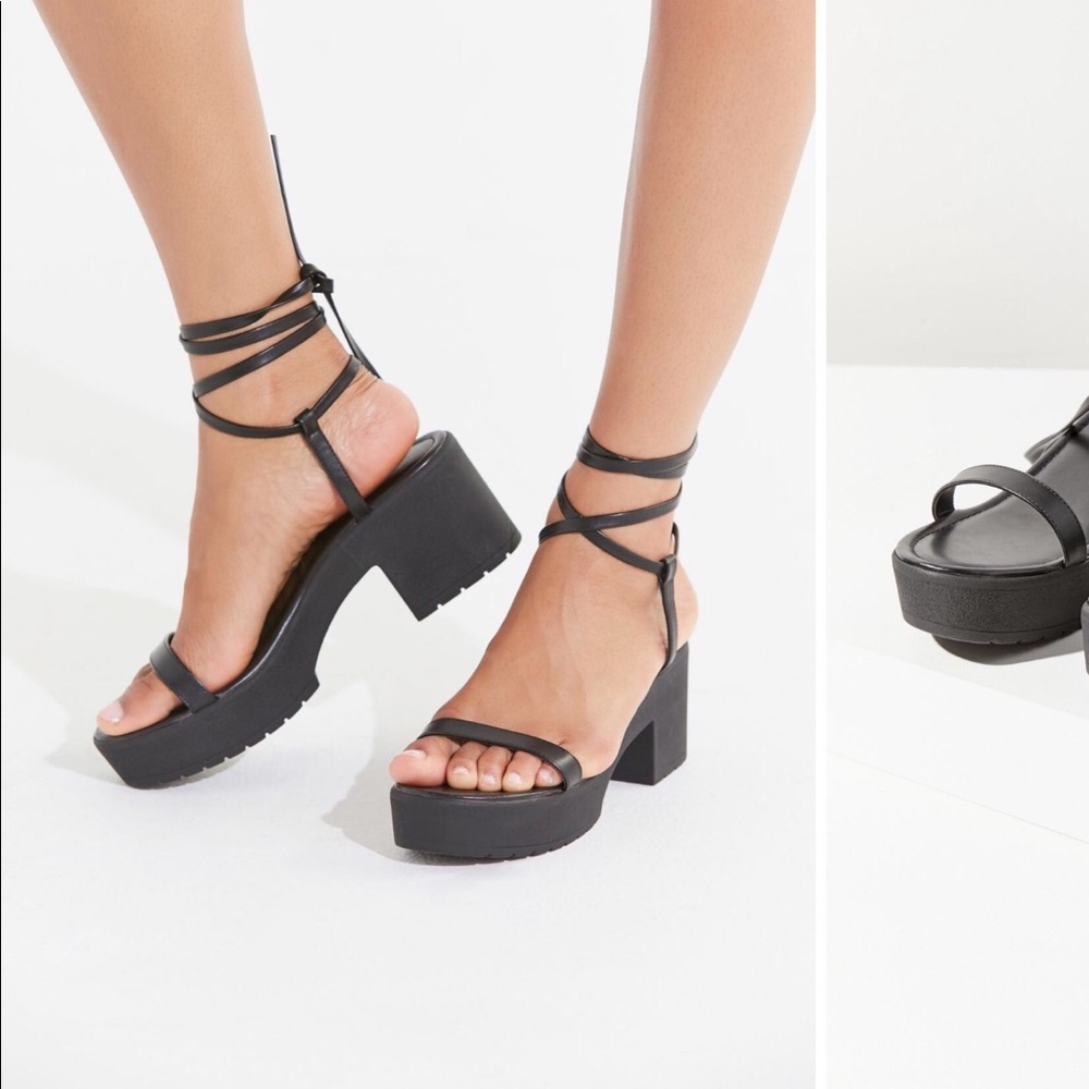 UO Claire’s 90’s Laceup Platform Sandal sz 8 black